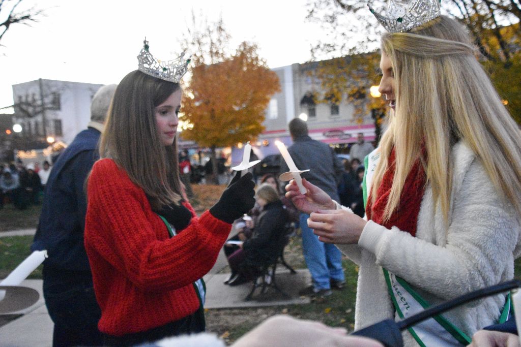 tree lighting 11-2019 252 (1024x683).jpg